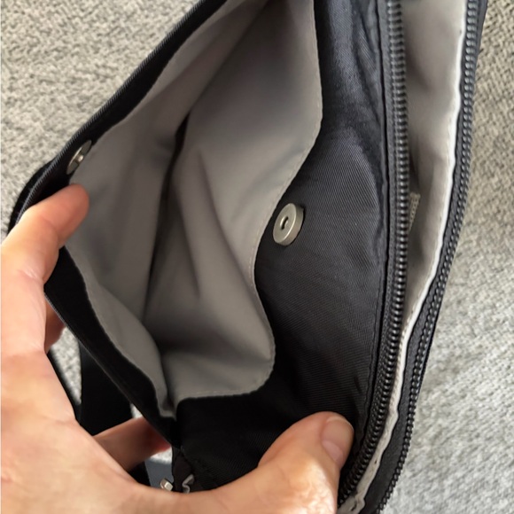 Baggallini Cali Crossbody Bag - Picture 6 of 9